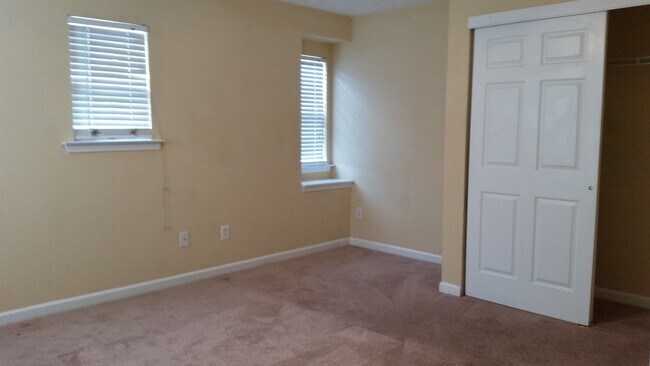 Building Photo - Swim Community - 4bd x 2 1/2bth w/2 Car Ga...