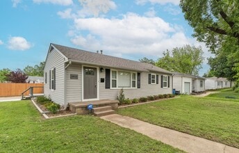 Building Photo - 3815 S Cincinnati Ave