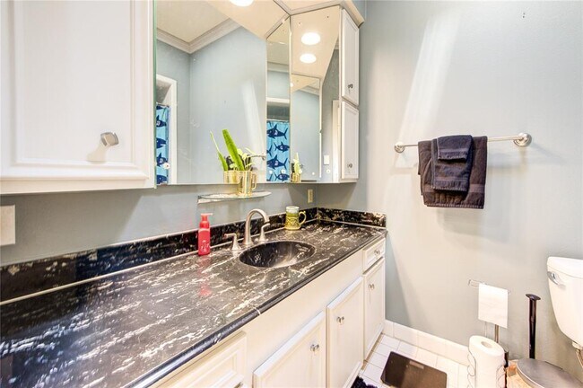 Building Photo - 7530 Del Monte Dr