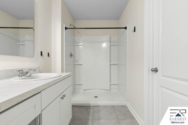 Building Photo - 152 Redbud Rd