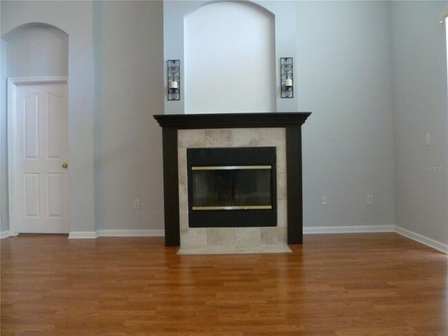 Building Photo - 6936 Cohasset Cir