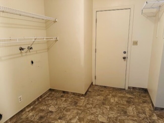 Building Photo - $1,695 - Spacious Two Bedroom +Flex Room- ...