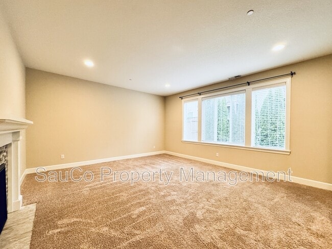 Building Photo - 11877 NW Cedar Ct