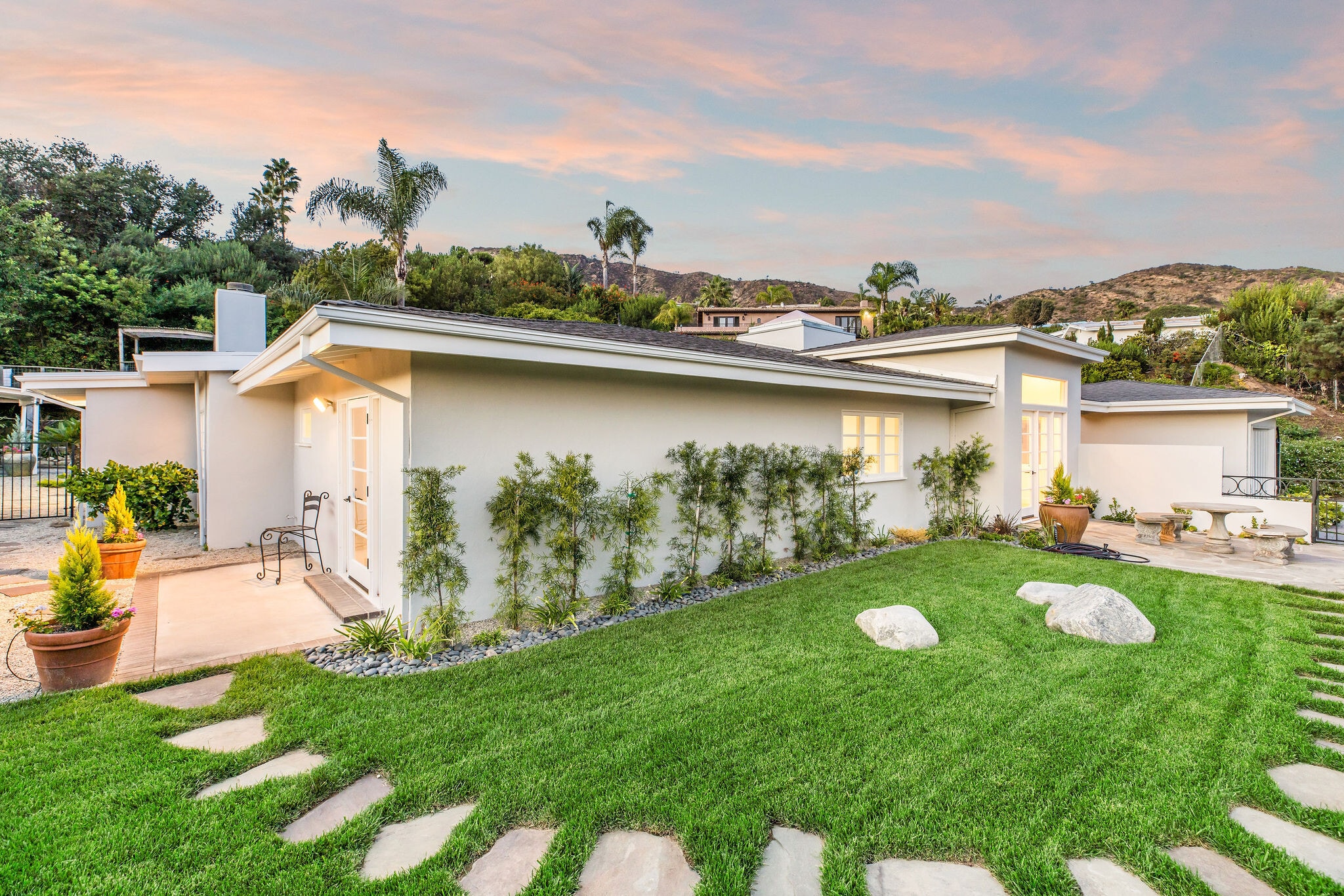Building Photo - 341 Surfview Dr