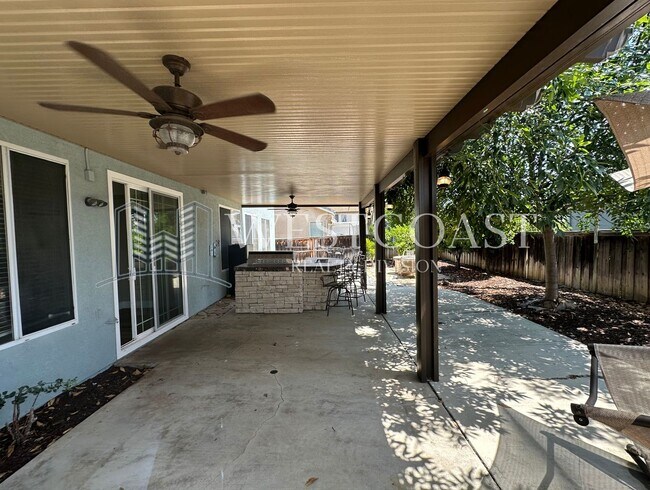 Building Photo - **COMING SOON***Bright & Spacious 4-Bed Townhome in Prime Murrieta Location!