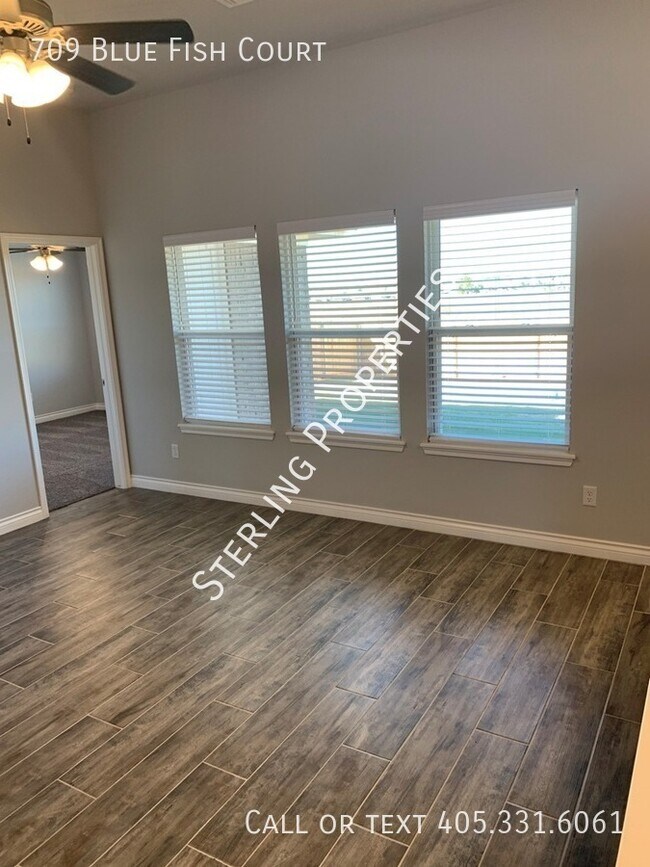 Building Photo - 709 Blue Fish Ct