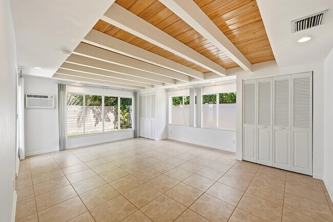 Building Photo - 4454 W Tradewinds Ave