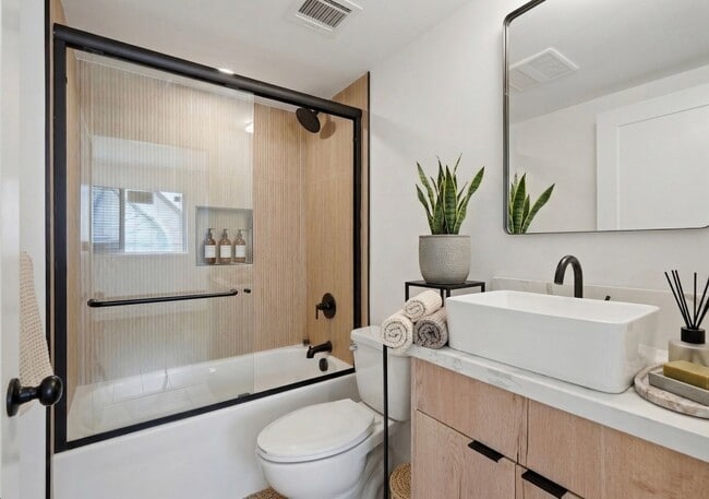 Building Photo - 1656 Rockwood St