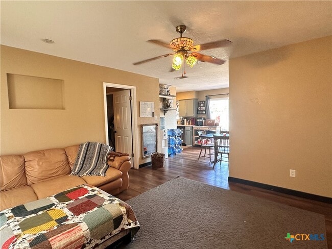 Building Photo - 421 Broadway St