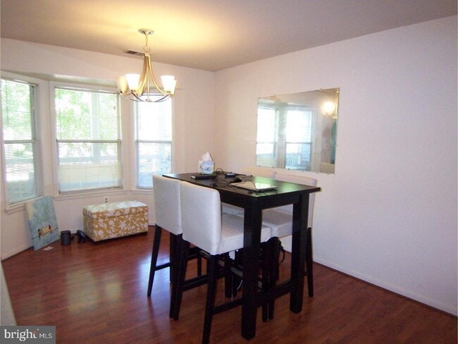 Building Photo - 102 Sequoia Ct