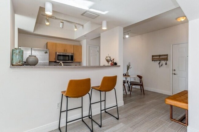 Building Photo - 533 NE 3rd Ave