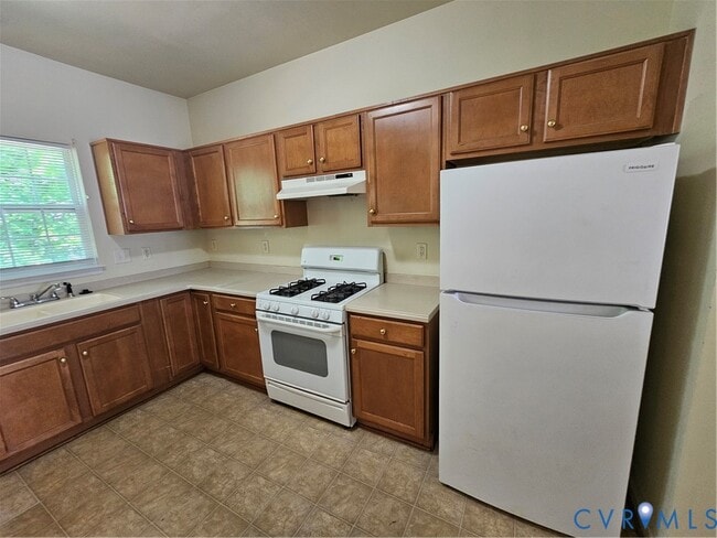 Building Photo - 8722 Springwater Dr