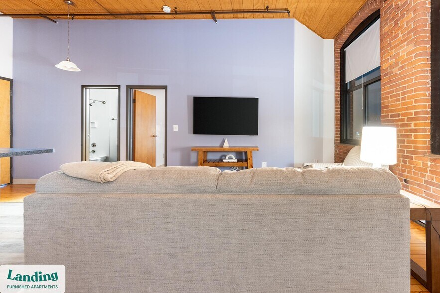 Building Photo - 45 Willow St