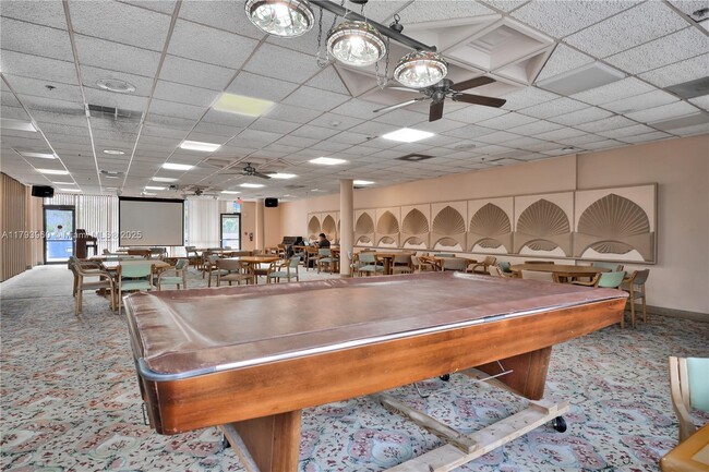 Building Photo - 3701 N Country Club Dr