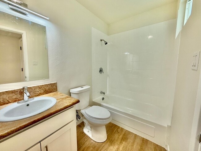 Building Photo - Beautifully Remodeled 3-Bed, 2-Bath Home i...