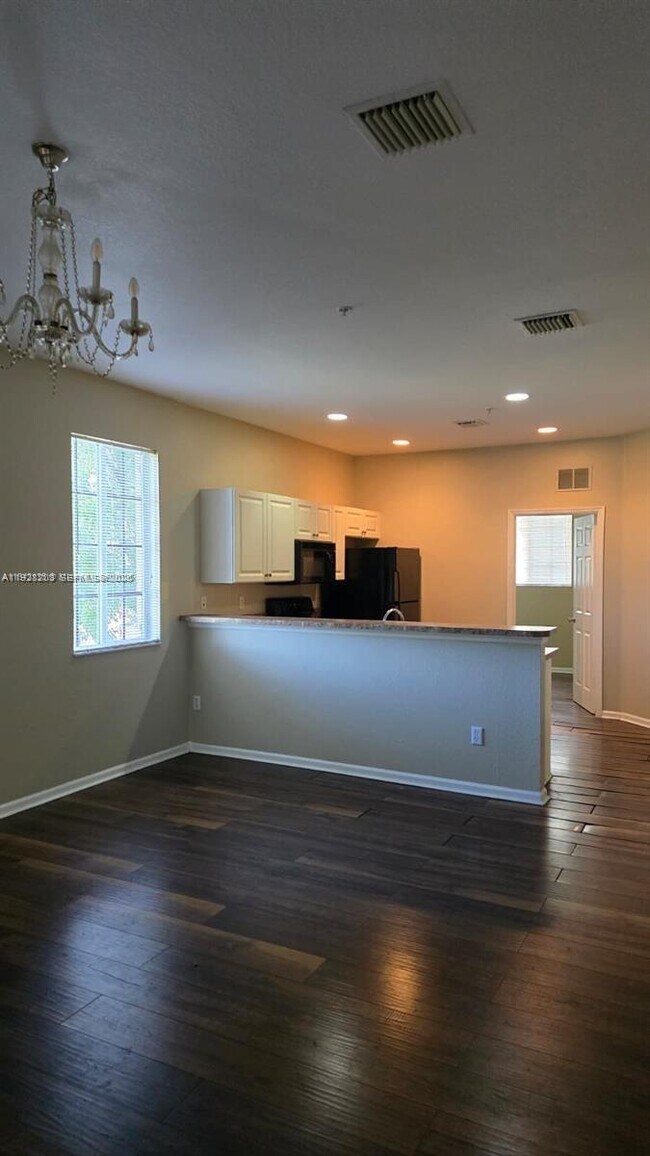 Building Photo - 2002 Freeport Dr