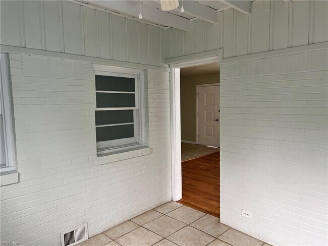 Building Photo - 115 E Ocean Ave