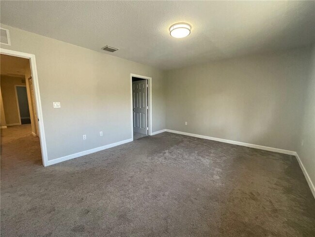 Building Photo - 19 SE 3rd Ave