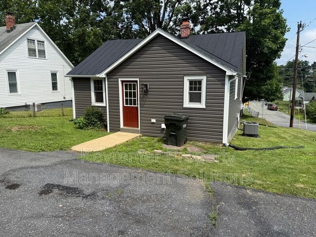 Building Photo - 202 Grubert Ave