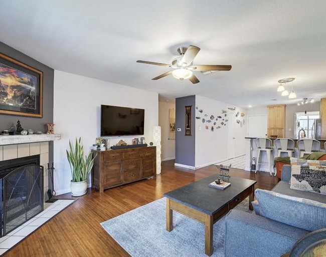 Building Photo - 2215 Post Rd