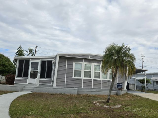 Primary Photo - 407 50th Avenue Plaza W