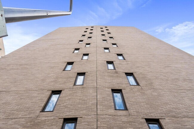 Building Photo - 19 S 1st St