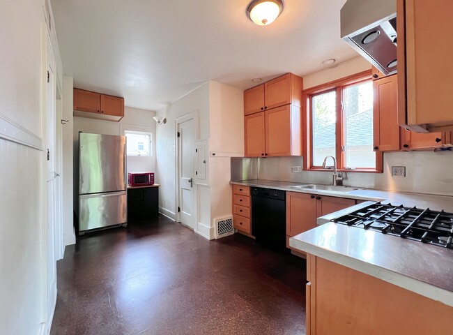 Building Photo - 815 Grant St