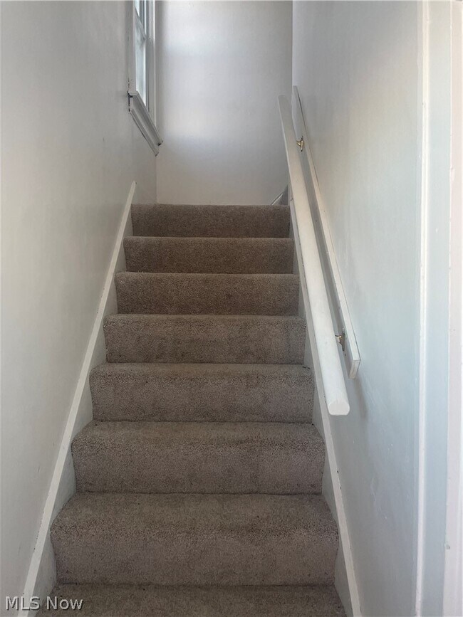 Building Photo - 958 E Wilbeth Rd