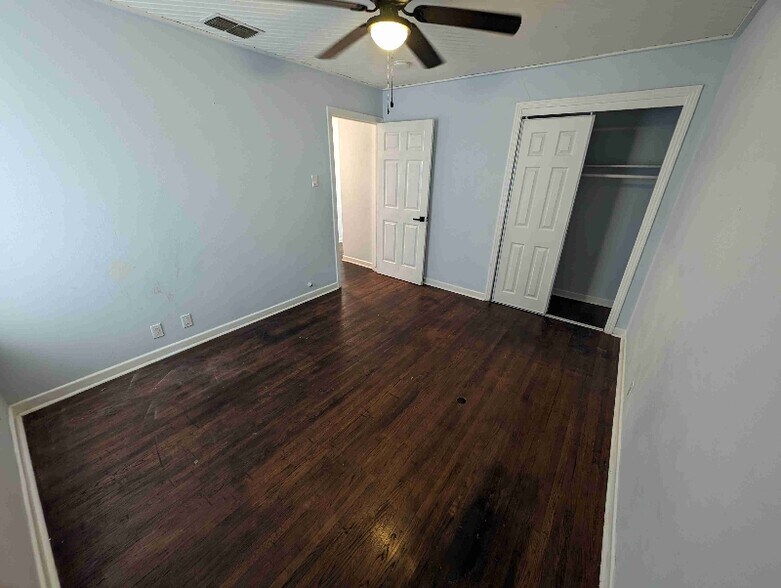 Building Photo - 339 W Bedford Ave