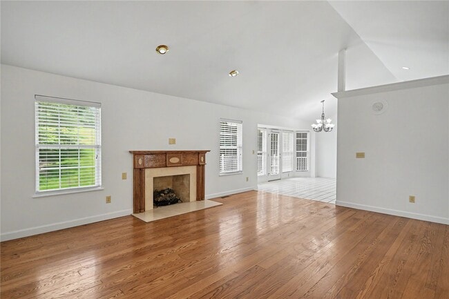 Building Photo - 102 Lexington Ln
