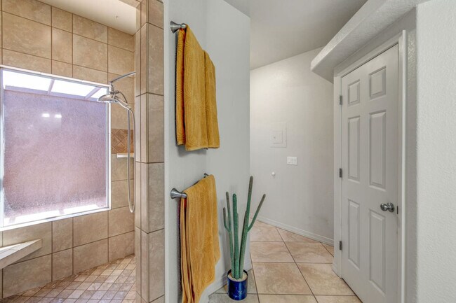 Building Photo - 1800 Burgundy Dr