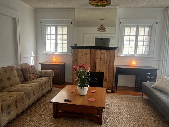 Building Photo - 25 Besch Ave