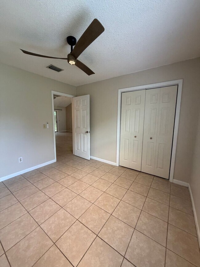 Building Photo - 412/414 Admirals Walk Dr