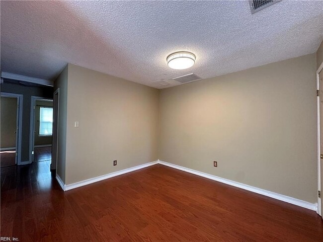 Building Photo - 3990 Roebling Ln