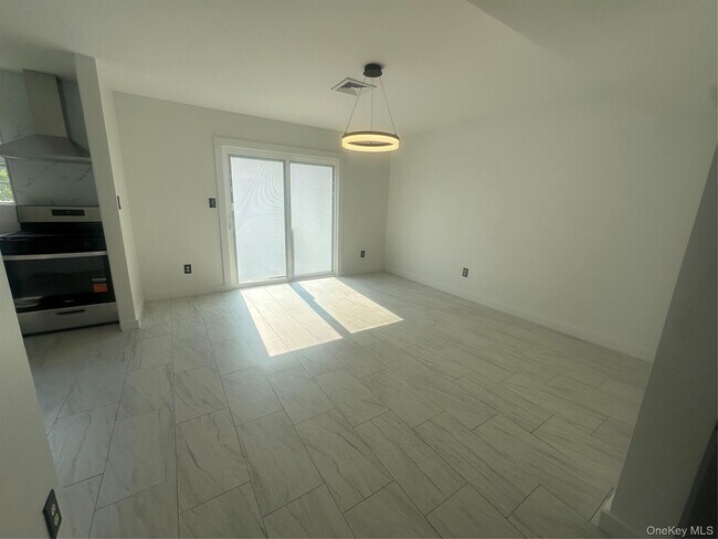 Building Photo - 256 Quassaick Ave