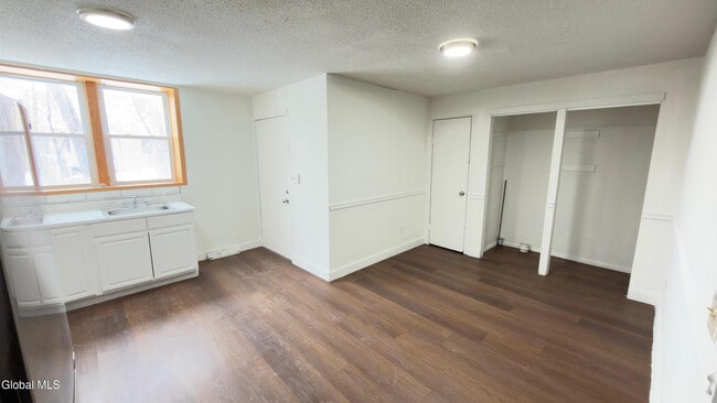 Building Photo - 3132 6th Ave