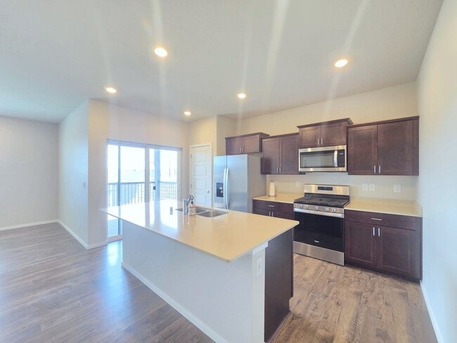 Building Photo - $2,700 - 3 Bed / 2 Bath Gorgeous Single Level Home with Beautiful Views