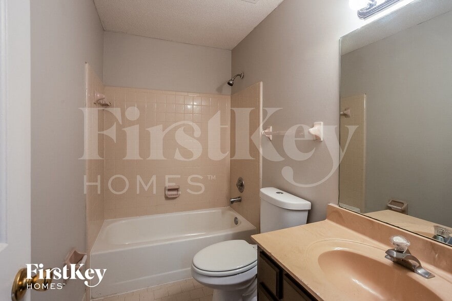 Building Photo - 4812 Barkshire Dr