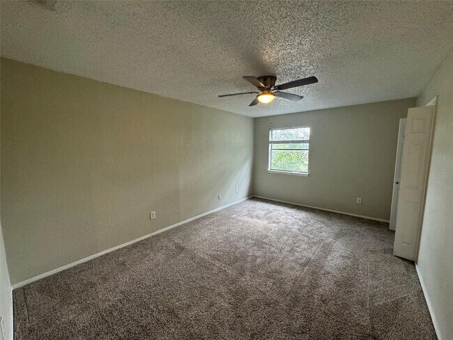 Building Photo - 2721 Hurstview Dr