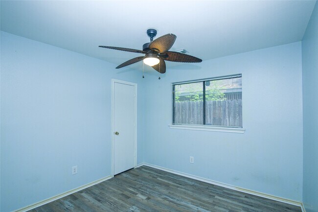 Building Photo - 17902 Autumn Hills Dr