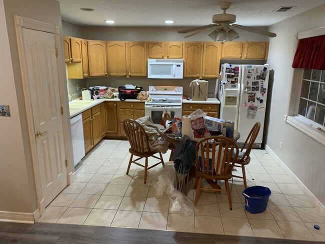 Building Photo - 7878 Andee Ln