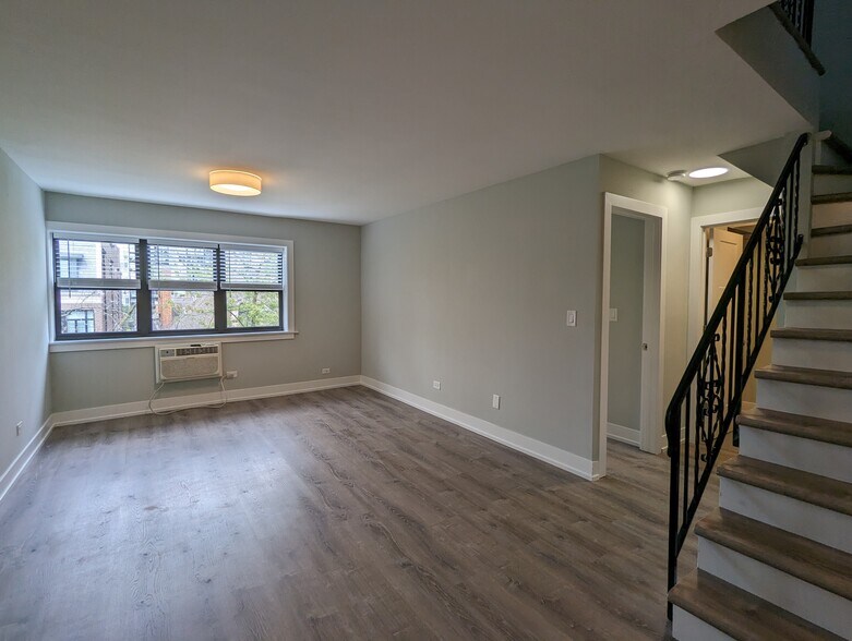 Building Photo - 456 W Barry Ave
