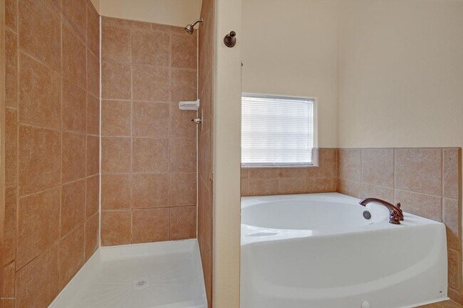 Building Photo - 4633 Rimrock Dr