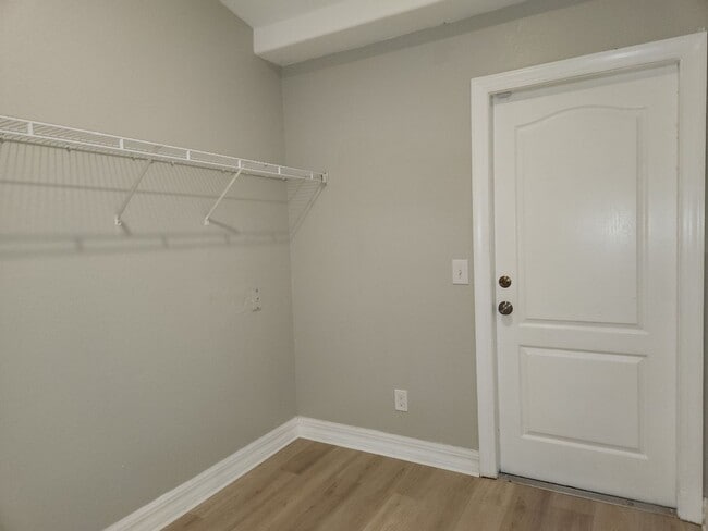 Building Photo - 827 NE 23rd Terrace