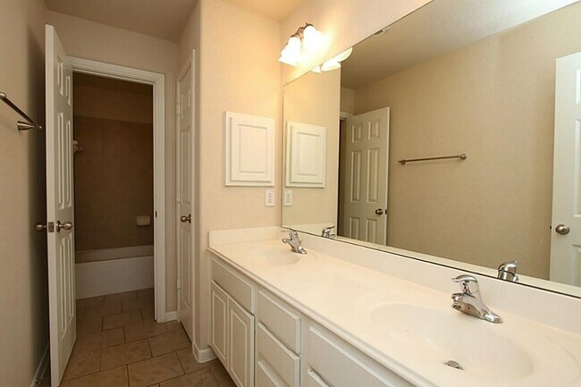 Building Photo - 63 S Archwyck Cir