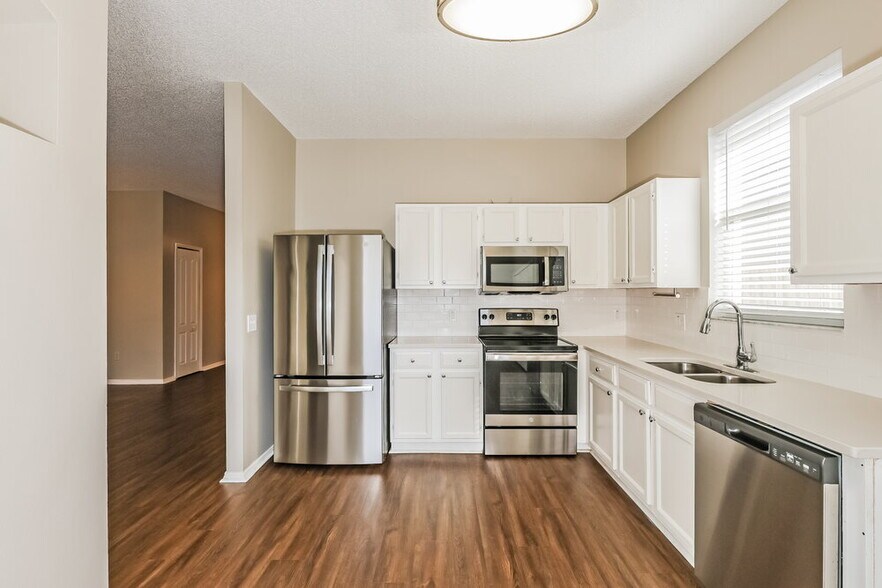 Building Photo - 327 Sand Ridge Dr