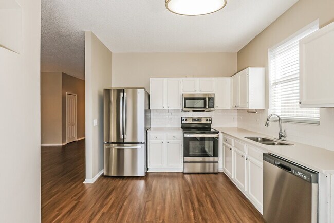 Building Photo - 327 Sand Ridge Dr