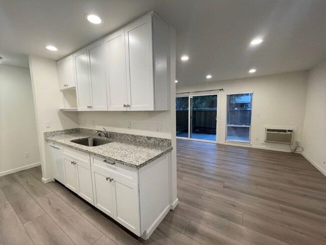 Building Photo - Coming Soon! Fully updated 2 bedroom 1.5 bath condo, walk to Ygnacio Plaza & Heather Farms Park!