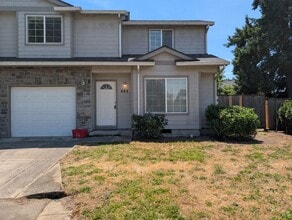 Building Photo - Nice 3 bed/1.5 bath duplex with fenced-in yard and 1 car garage