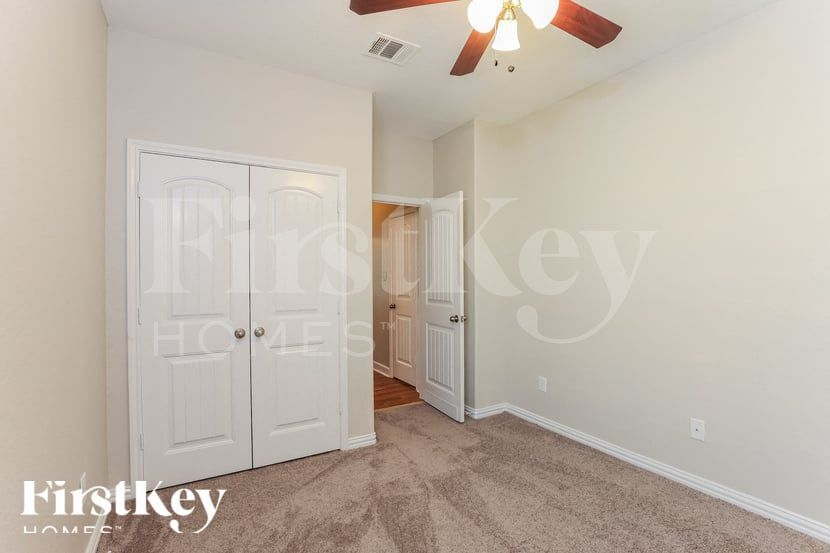 Building Photo - 5926 Akin Elm